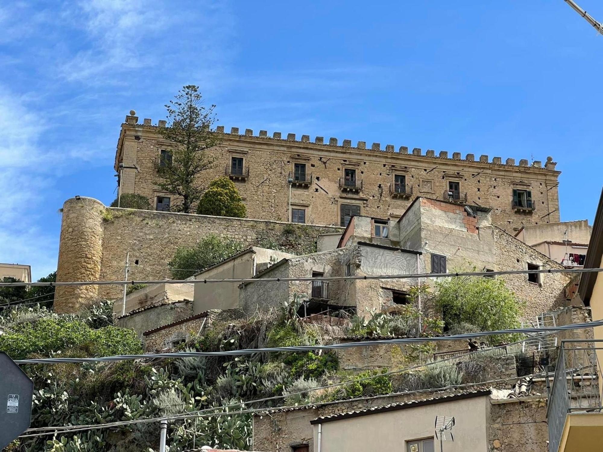 Casa Vacanza Helios Leonforte Exterior foto